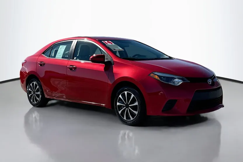 2014 Toyota Corolla LE photo 1