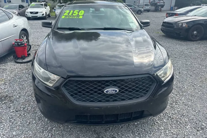 2015 Ford Taurus photo 1