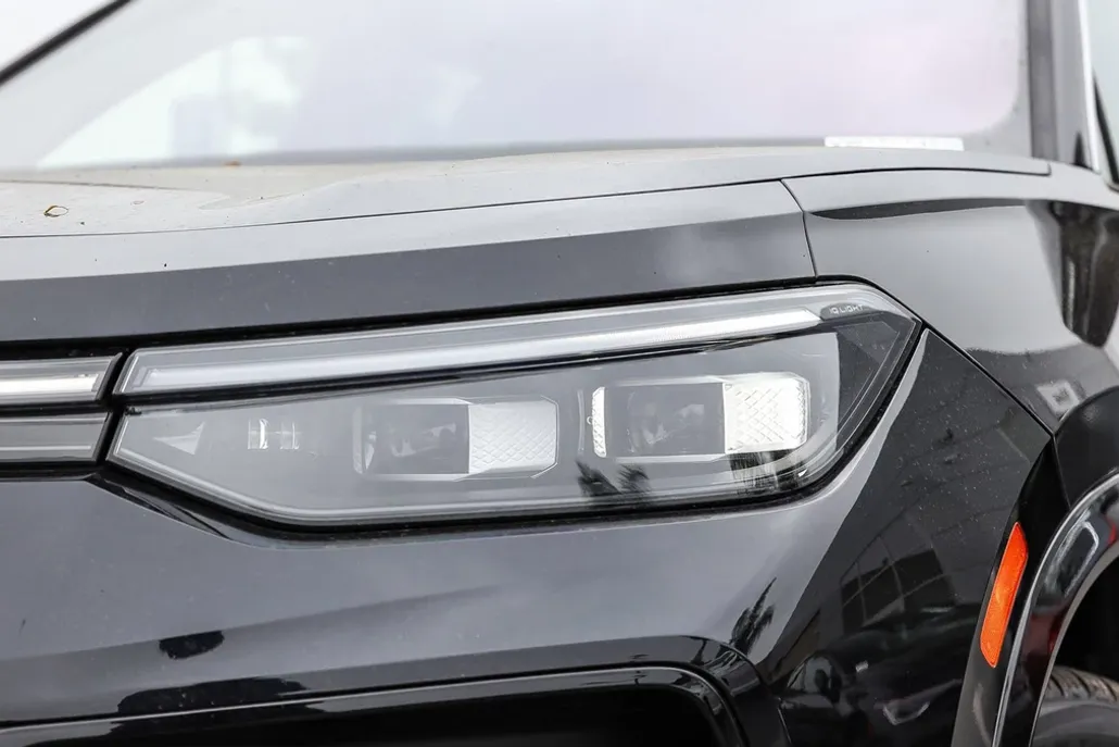 2025 Volkswagen Tiguan SEL R-Line Black photo 1