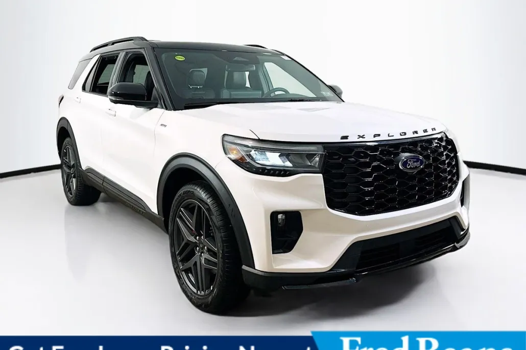 2025 Ford Explorer ST-Line photo 1