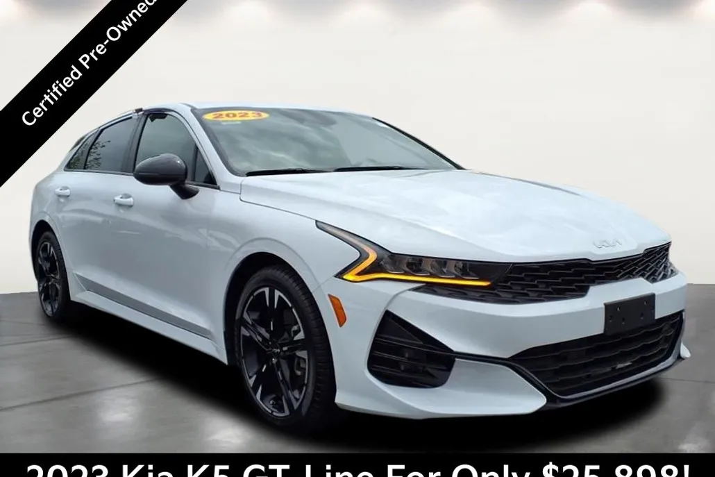 2023 Kia K5 GT-Line photo 1