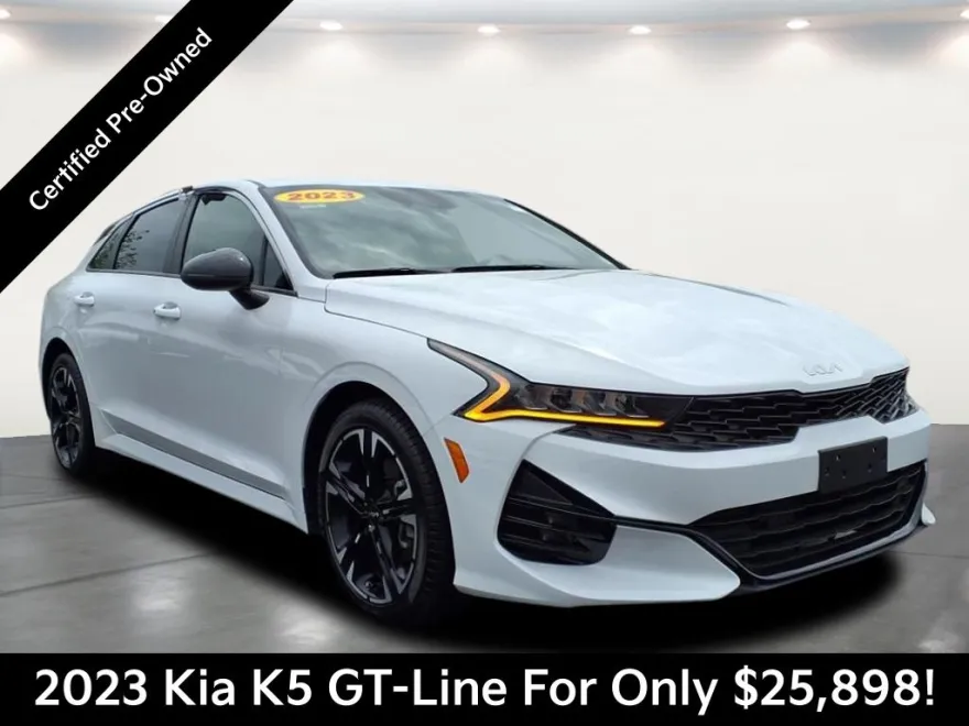 2023 Kia K5 GT-Line photo 1