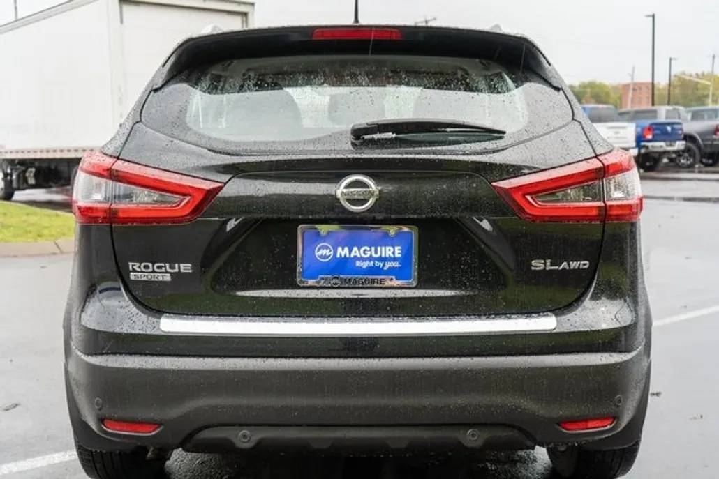 2022 Nissan Rogue Sport SL photo 1