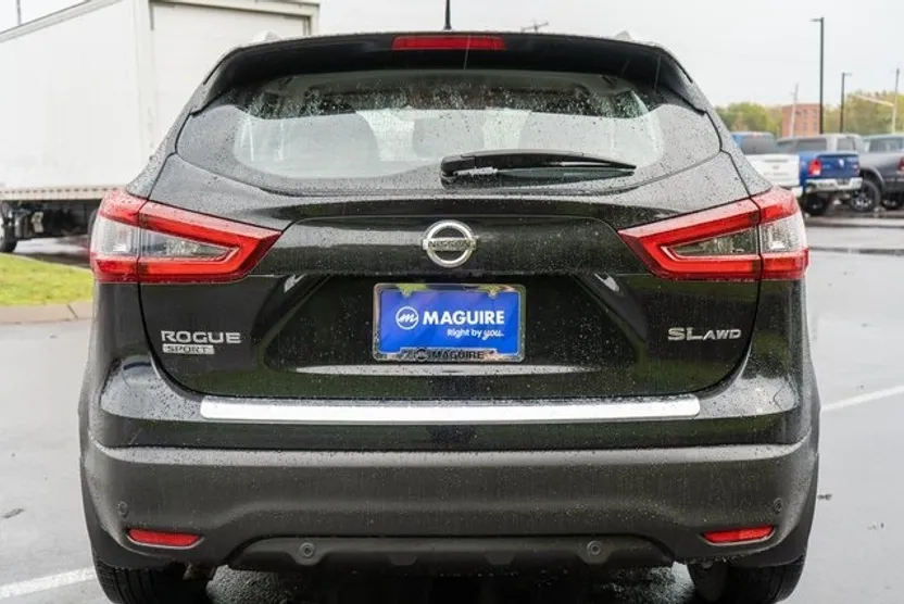 2022 Nissan Rogue Sport SL photo 1