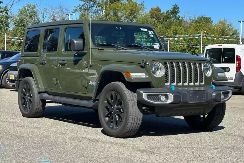 2022 Jeep Wrangler 4xe Unlimited Sahara Sport photo 1