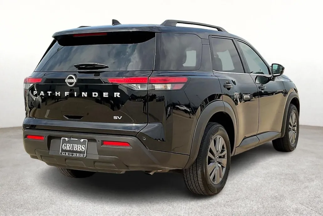 2024 Nissan Pathfinder SV photo 1