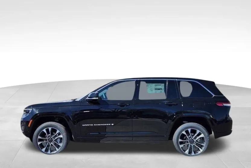 2025 Jeep Grand Cherokee Overland photo 1