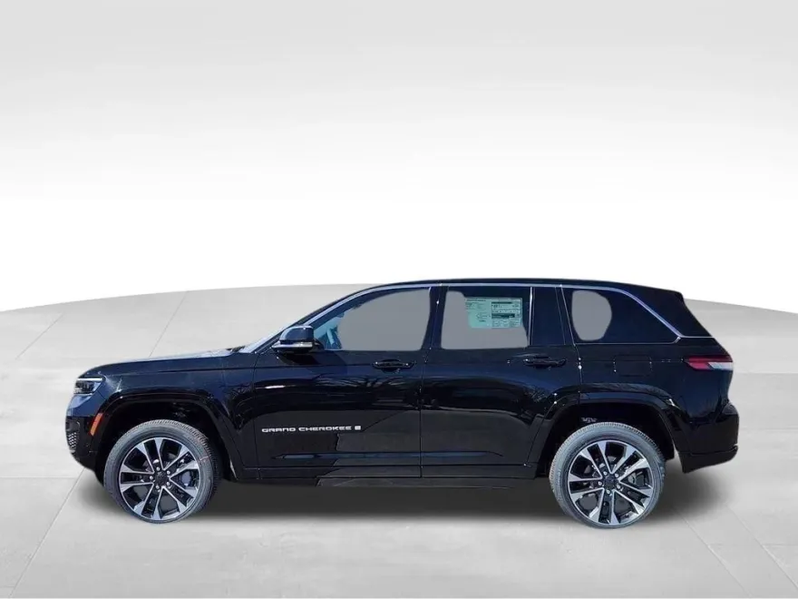 2025 Jeep Grand Cherokee Overland photo 1