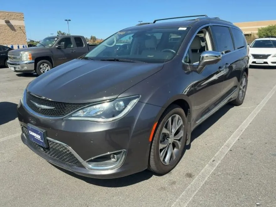 2017 Chrysler Pacifica Limited photo 1