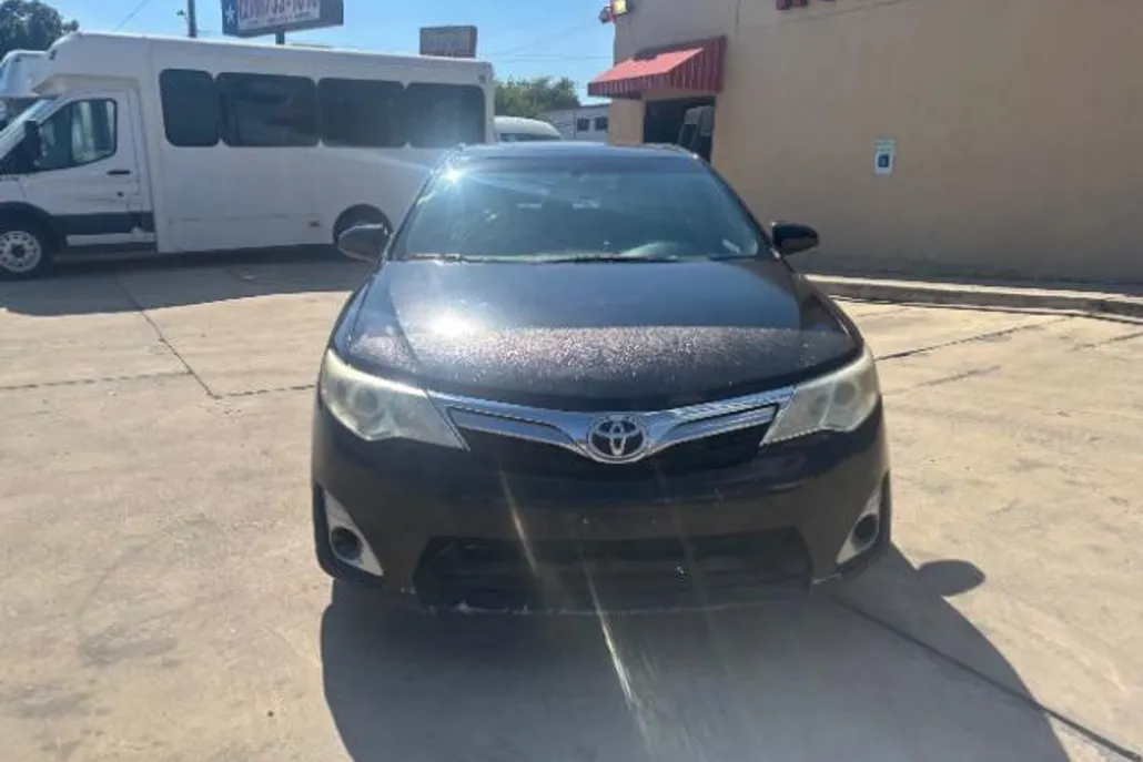 2014 Toyota Camry XLE photo 1