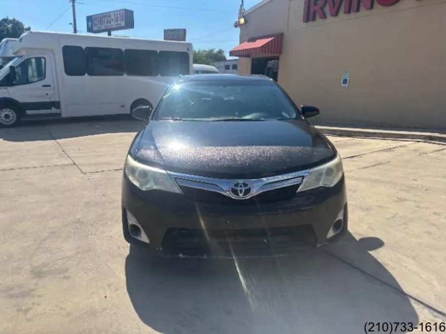 2014 Toyota Camry XLE photo 1
