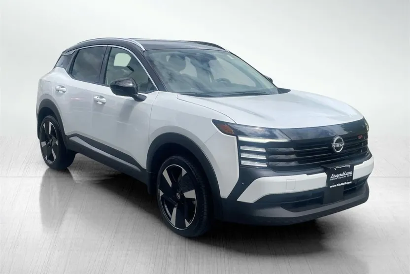 2025 Nissan Kicks SR photo 1