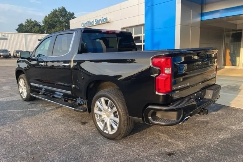 2024 Chevrolet Silverado 1500 High Country photo 1