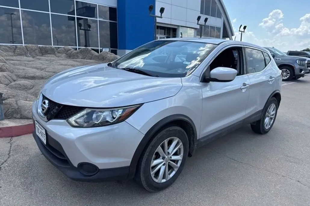 2017 Nissan Rogue Sport S photo 1