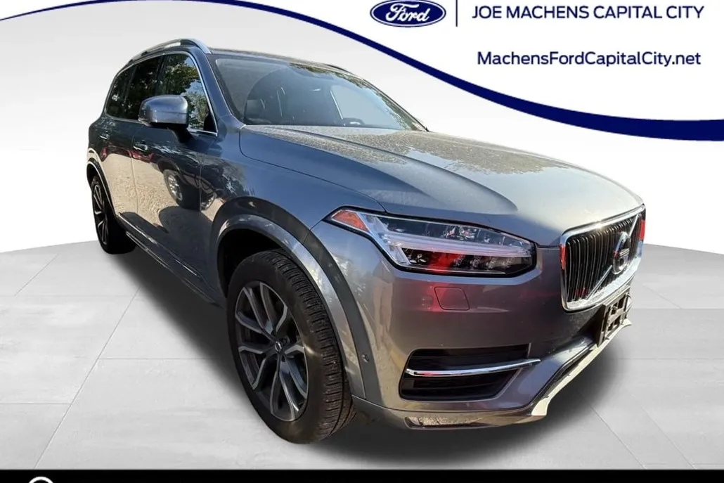 2016 Volvo XC90 T6 Momentum photo 1