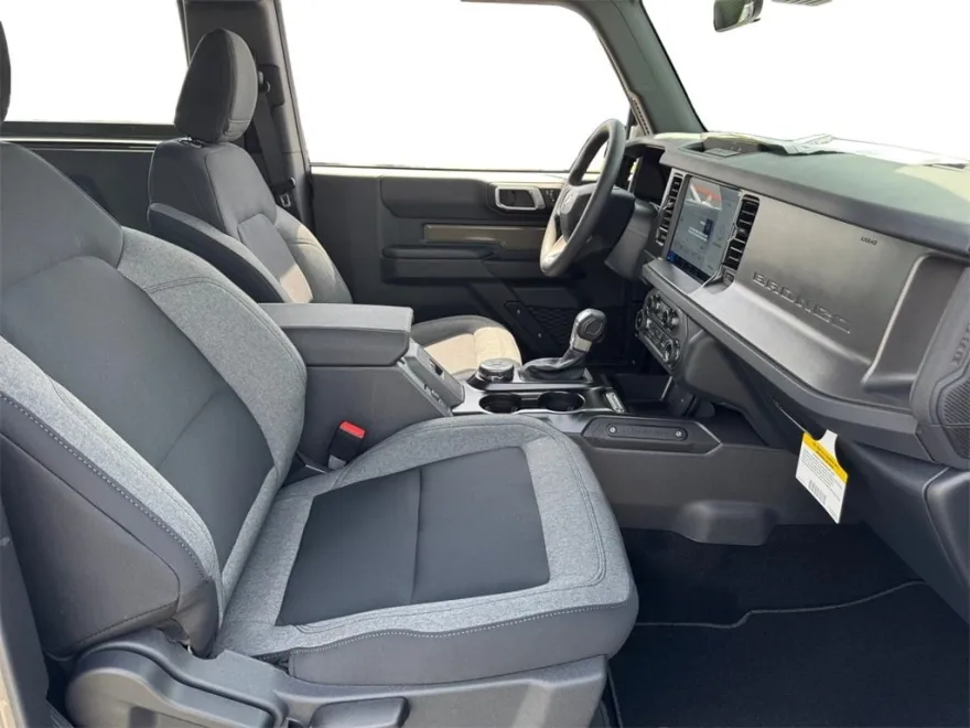 2025 Ford Bronco Base photo 14