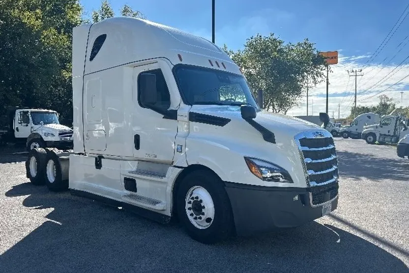 2022 Freightliner Cascadia 126" Sleeper Cab photo 1