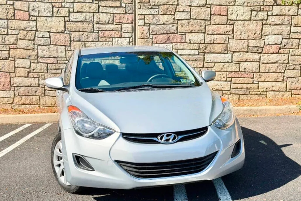 2012 Hyundai Elantra GLS photo 1