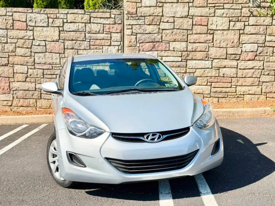 2012 Hyundai Elantra GLS photo 1