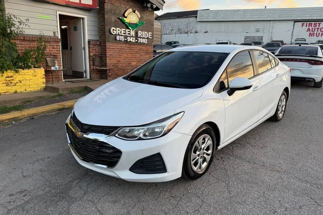2019 Chevrolet Cruze LS photo 1