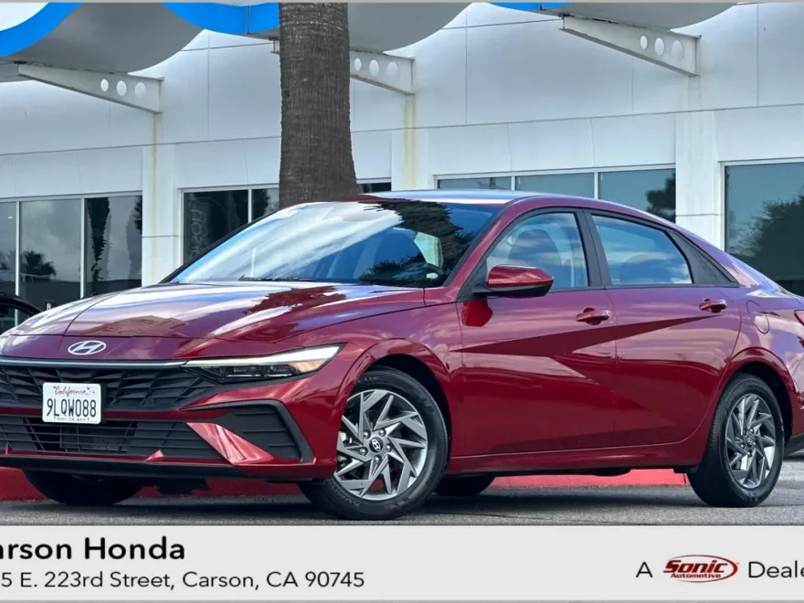2024 Hyundai Elantra SEL photo 1