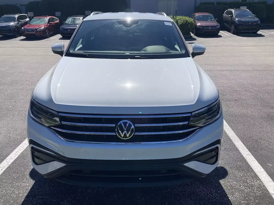 2024 Volkswagen Tiguan SE Wolfsburg Edition photo 1