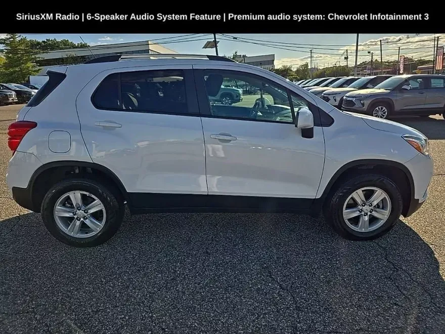 2022 Chevrolet Trax LT photo 1