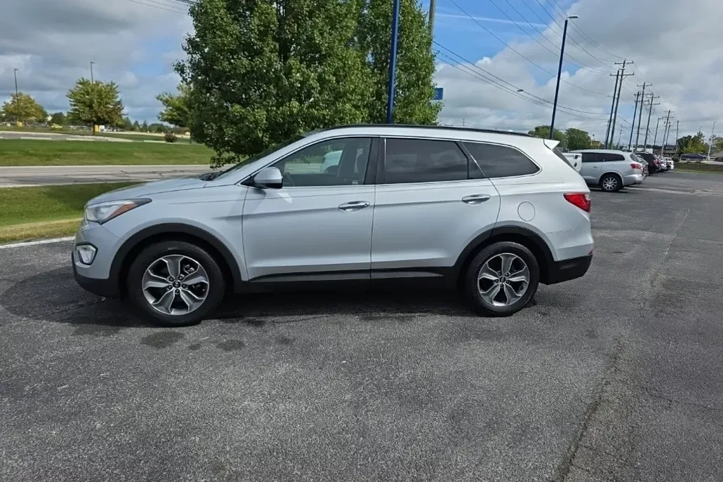 2016 Hyundai Santa Fe SE photo 1