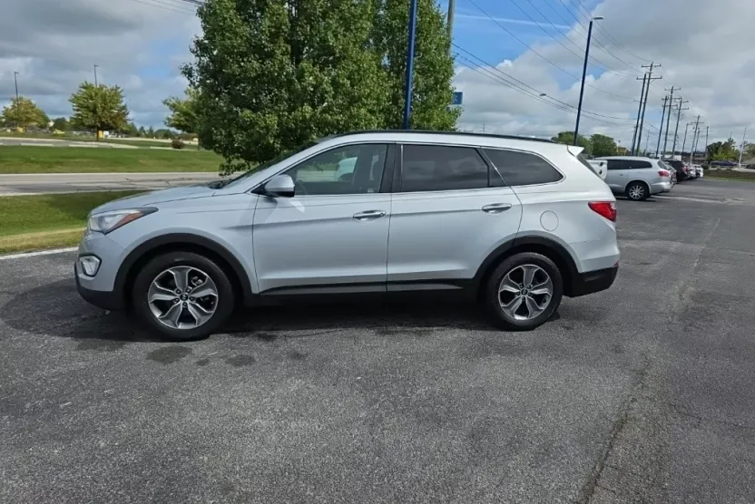 2016 Hyundai Santa Fe SE photo 1