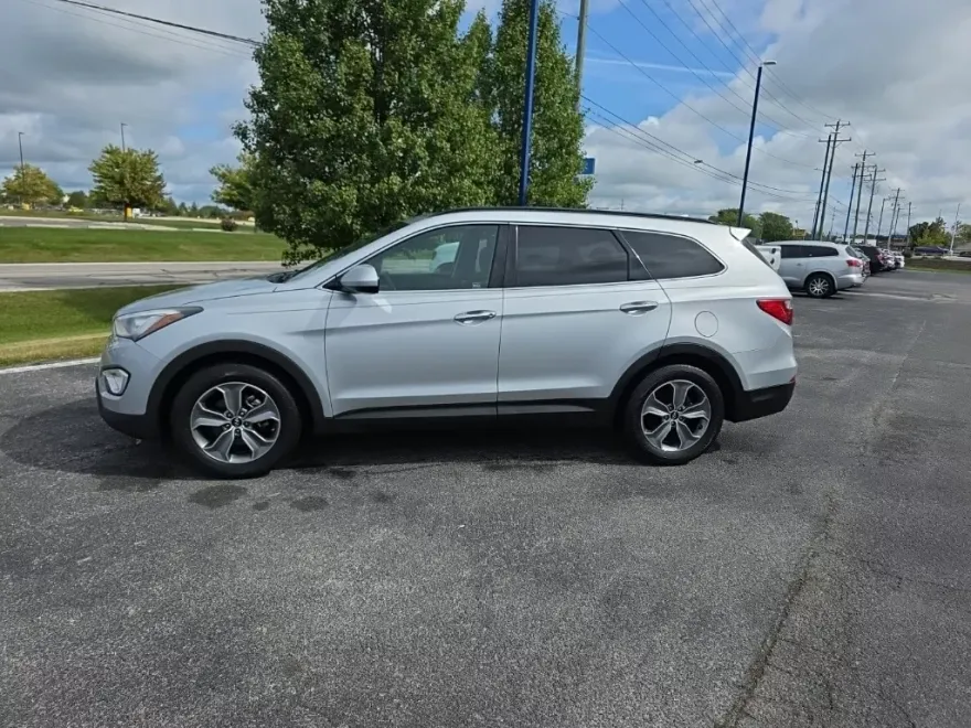 2016 Hyundai Santa Fe SE photo 1