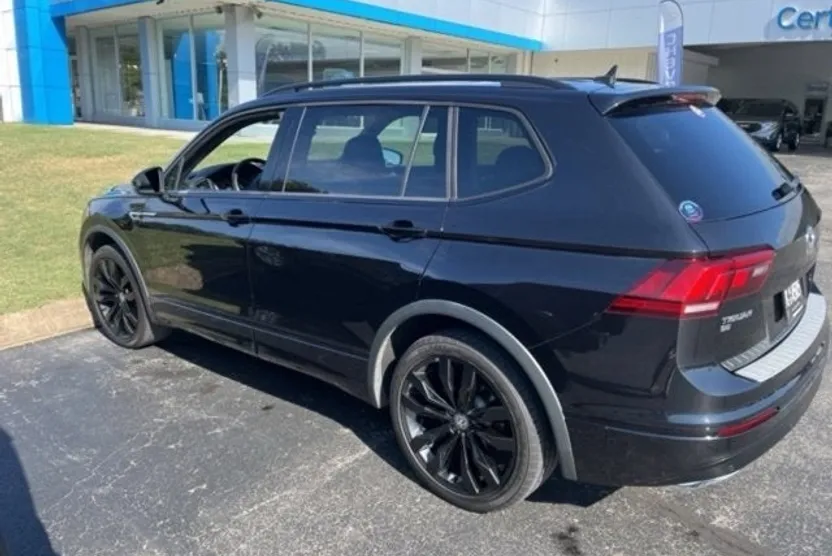 2020 Volkswagen Tiguan SE R-Line Black photo 1