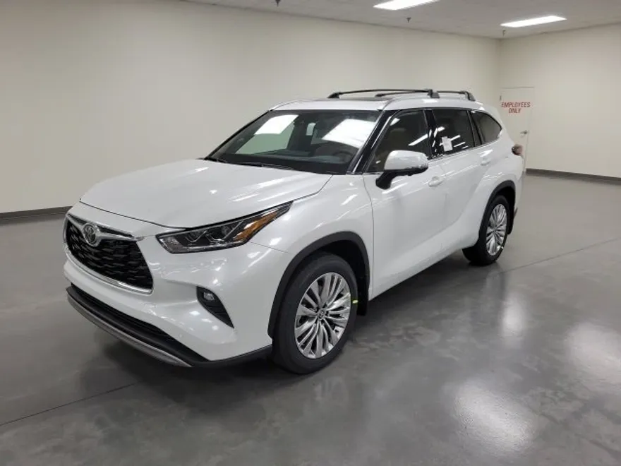 2025 Toyota Highlander Platinum photo 1