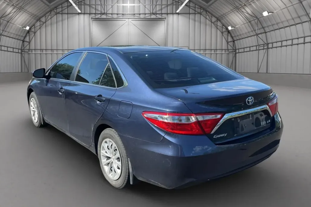 2017 Toyota Camry Hybrid LE photo 1