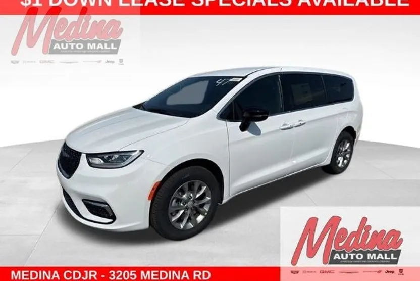 2026 Chrysler Pacifica photo 1