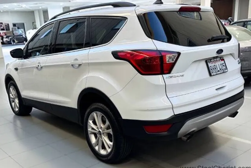2019 Ford Escape SEL photo 1