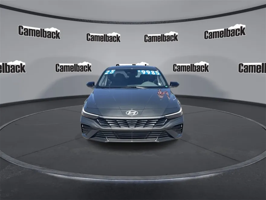 2025 Hyundai Elantra SEL Sport photo 2