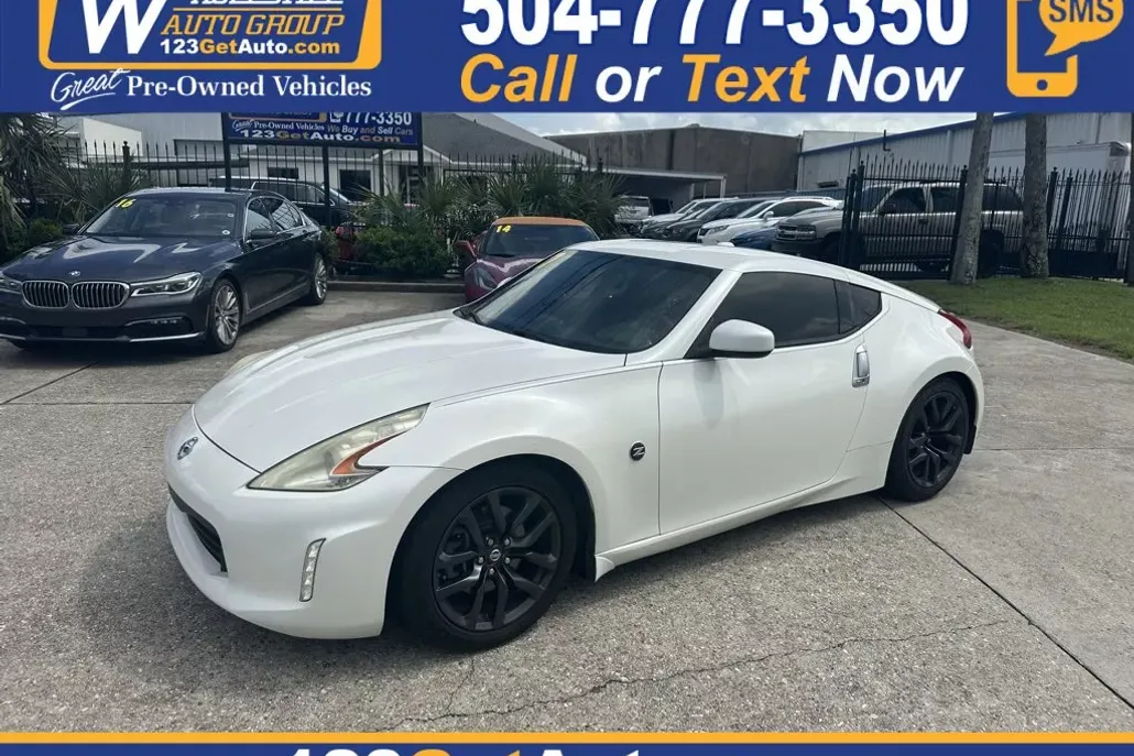 2017 Nissan 370Z Touring photo 1