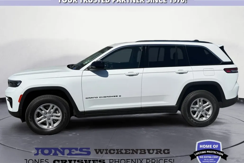 2023 Jeep Grand Cherokee Laredo photo 1