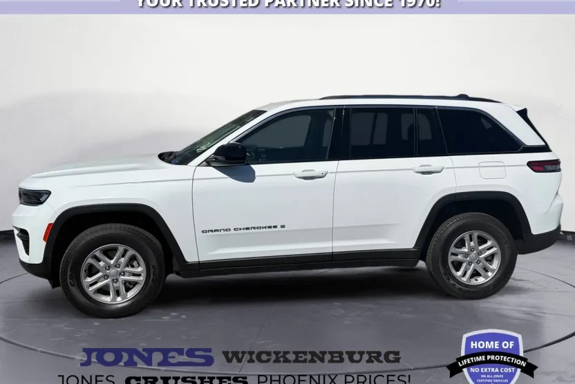 2023 Jeep Grand Cherokee Laredo photo 1