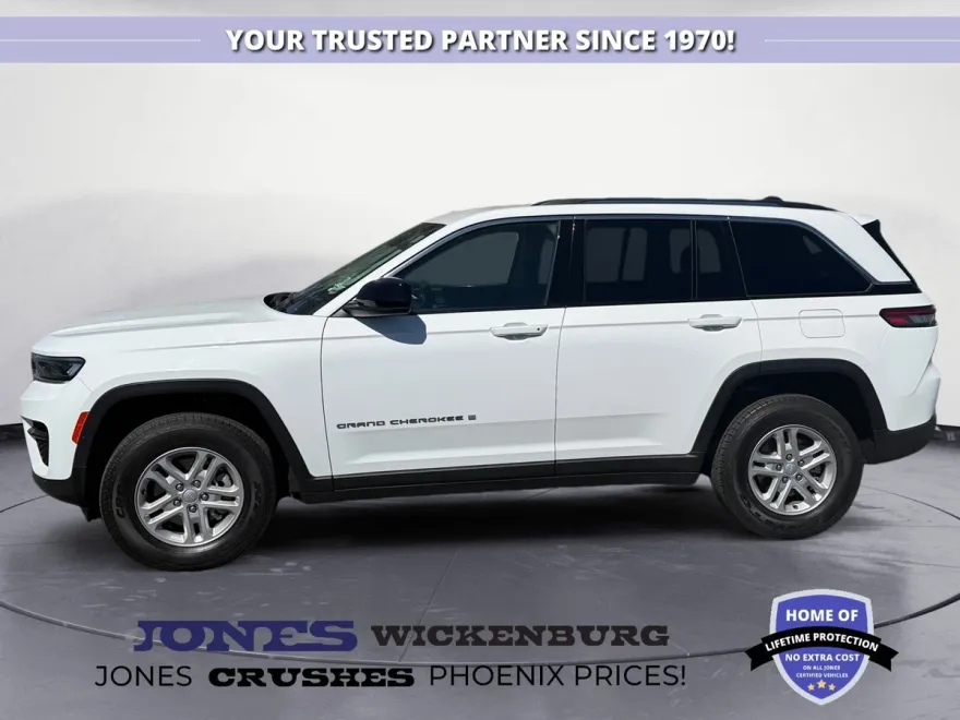 2023 Jeep Grand Cherokee Laredo photo 1