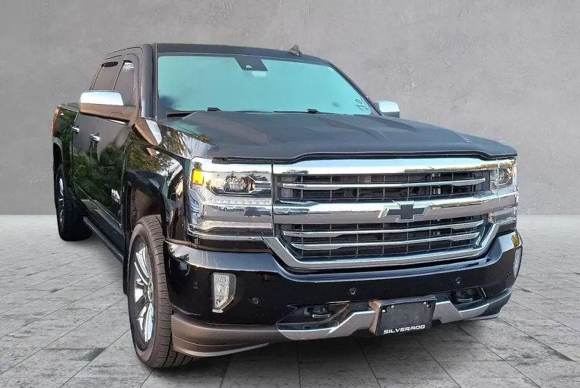 2017 Chevrolet Silverado 1500 High Country photo 1