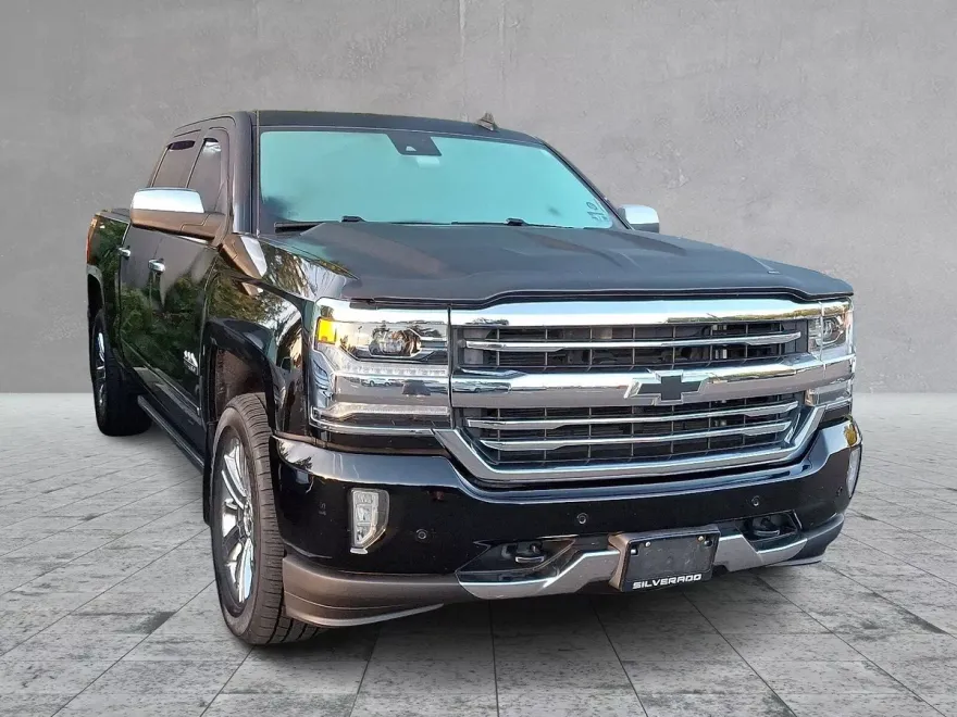 2017 Chevrolet Silverado 1500 High Country photo 1