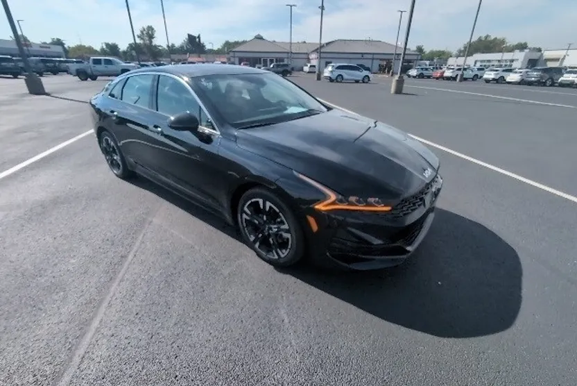 2024 Kia K5 GT-Line photo 1