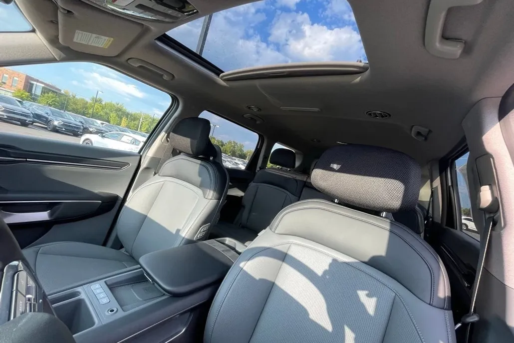 2026 Kia EV9 Light Long Range photo 1