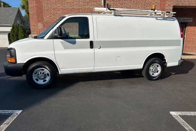 2012 Chevrolet Express 2500 Cargo photo 1