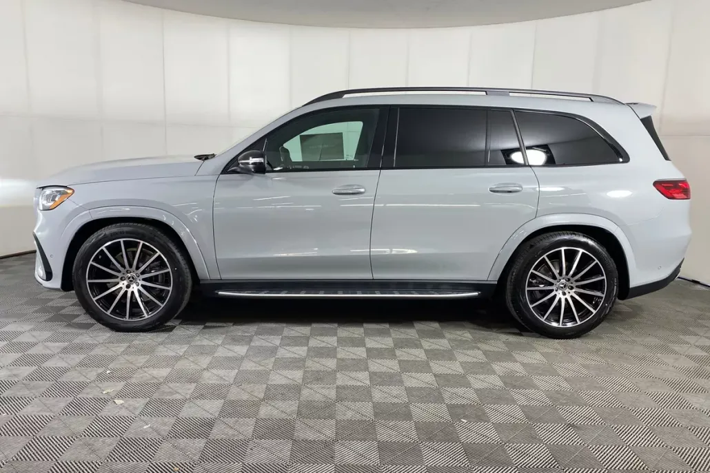 2026 Mercedes Benz GLS 580 4MATIC photo 1