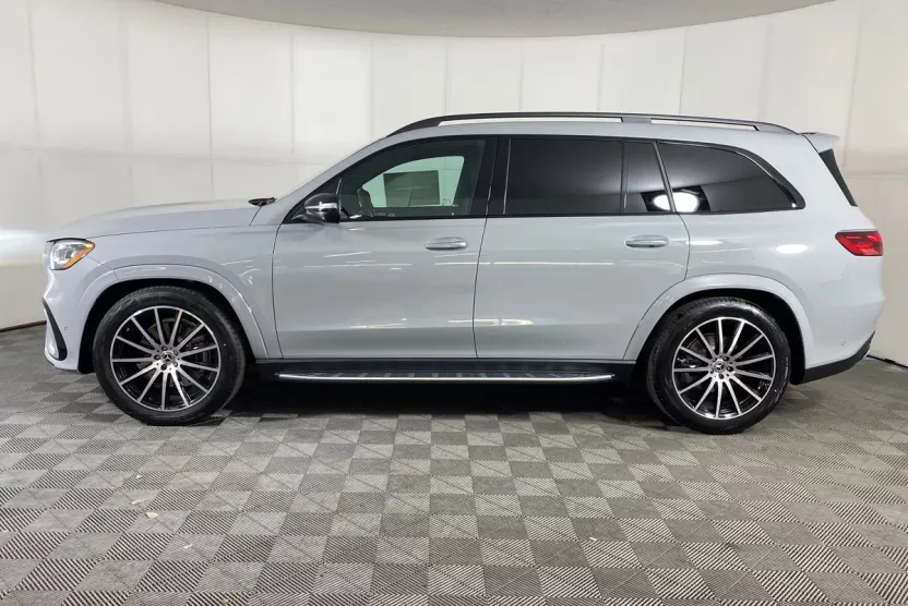 2026 Mercedes Benz GLS 580 4MATIC photo 1