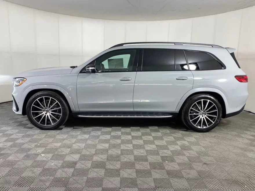 2026 Mercedes Benz GLS 580 4MATIC photo 1