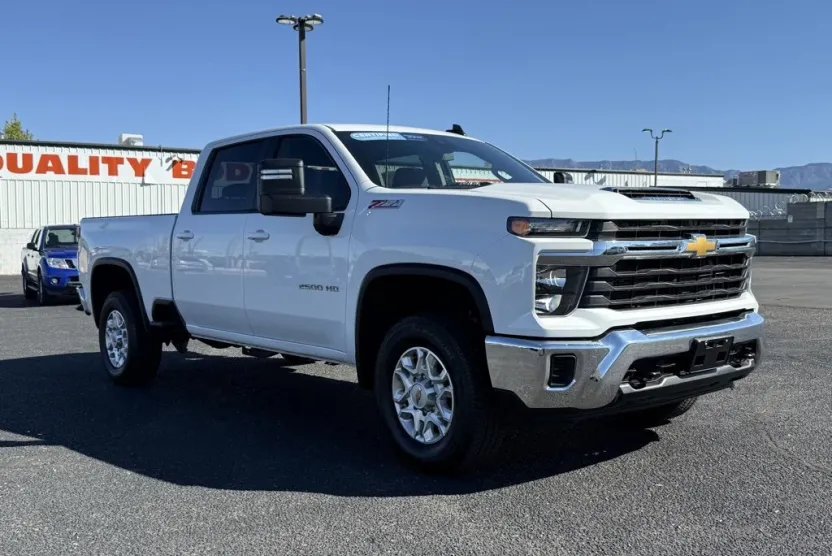 2024 Chevrolet Silverado 2500HD LT photo 1