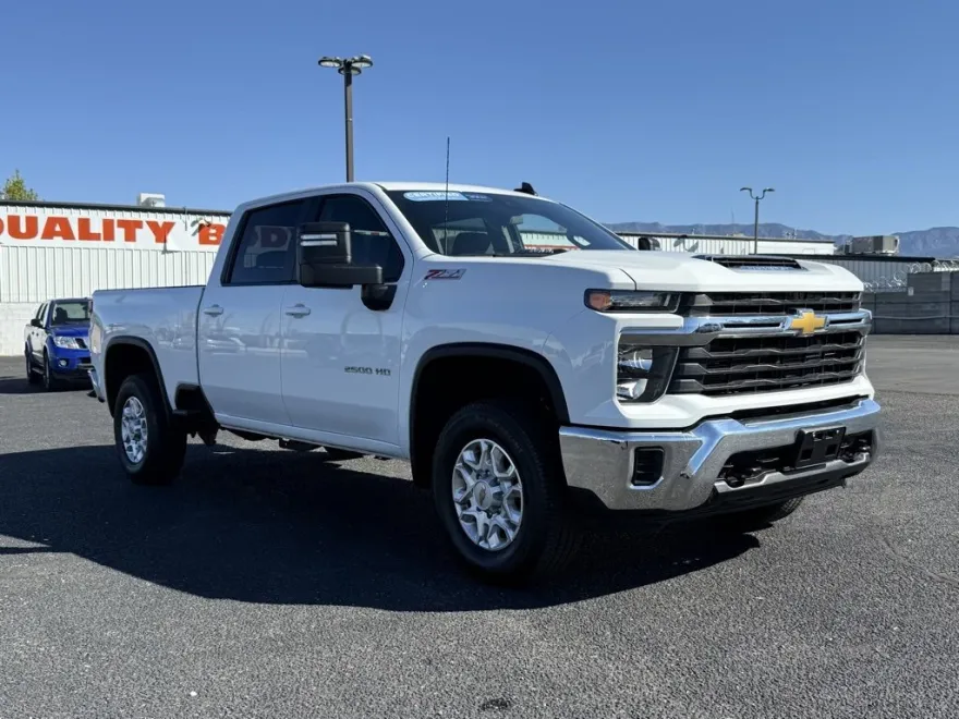 2024 Chevrolet Silverado 2500HD LT photo 1
